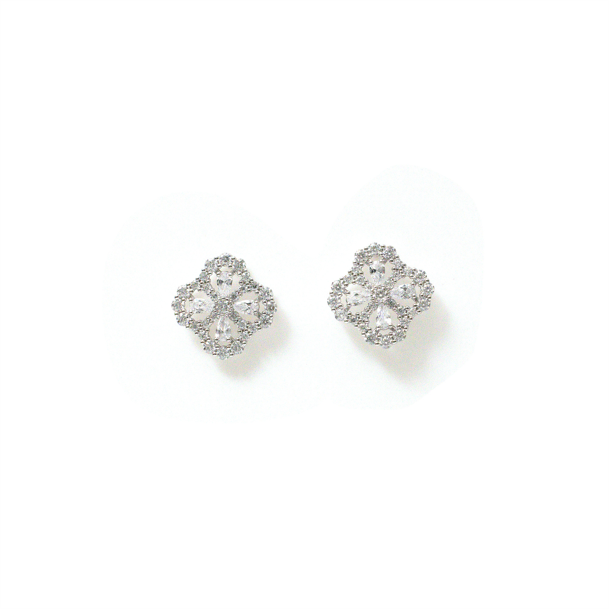 AE0101E-01 Estelle Rose-Clover Studs