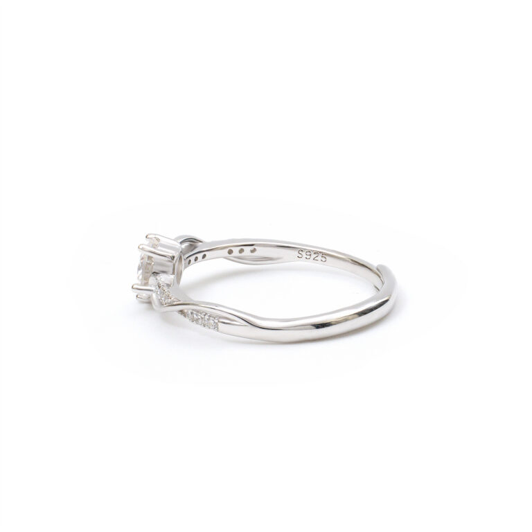 Eden Twist-Solitaire Ring